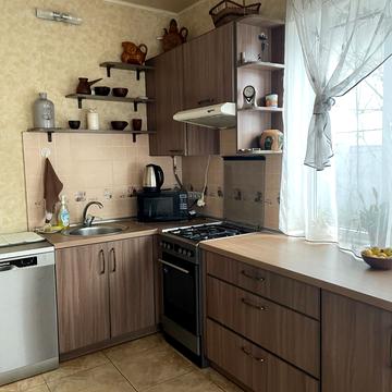 Дніпровська вул., 2