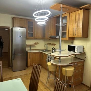 Незалежності вул., 10