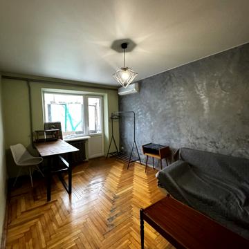 Шкільна вул. (Героїв Сталінграда), 7