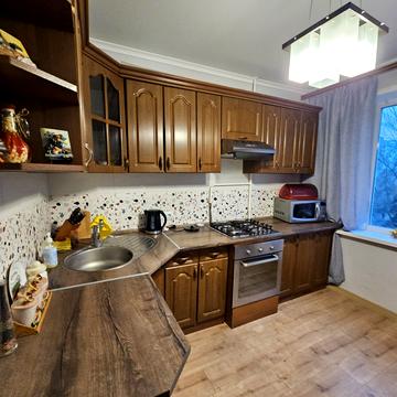 Олександра Клосовського вул., 8