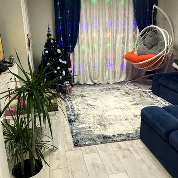 Космонавтів вул., 8