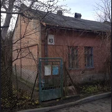 На Чвертях вул., 43