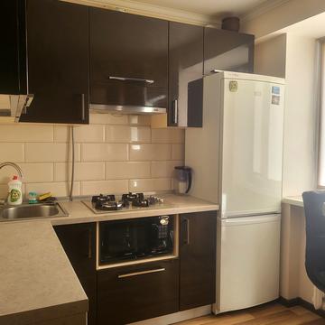 Нижньовоскресенська вул., 4