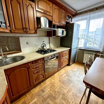 Героїв просп., 9