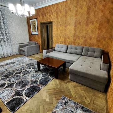 Соборна вул. (Радянська), 2