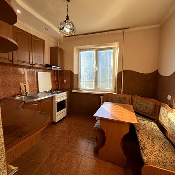 Хуторівка вул., 30