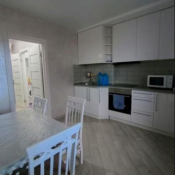 Полковника Гуляєва просп. (Маршала Жукова), 111