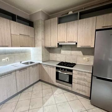 Ромашкова вул., 10