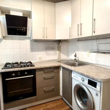 Трудова вул., 13