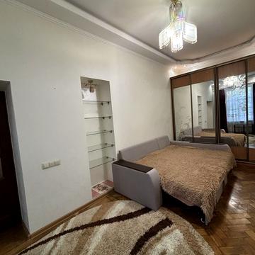 Пекарська вул., 16