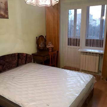 Пасічна вул., 18