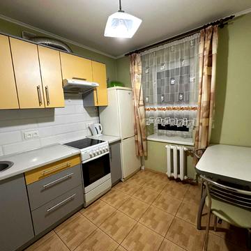 Варшавська вул., 64