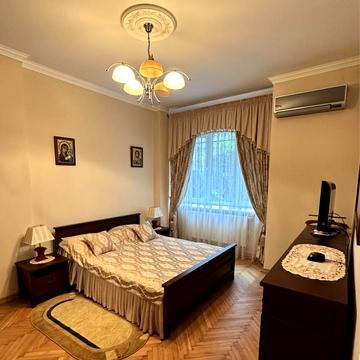 Дмитра Вітовського вул. (), 24