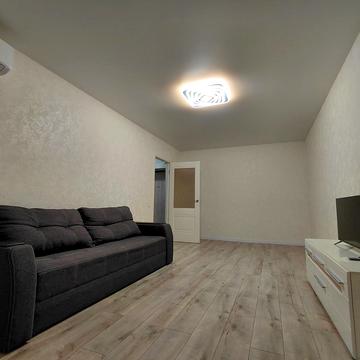 Ґарета Джонса вул. (Сімї Хохлових), 1