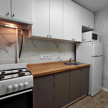 Ґарета Джонса вул. (Сімї Хохлових), 1