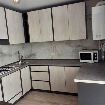 Будівельників вул., 4