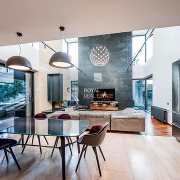 Центральна, 1