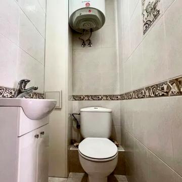 Героїв просп., 21