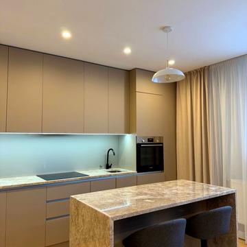 Топольна вул., 4б