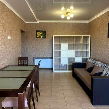 Небесної Сотні вул. (Кіквідзе), 66