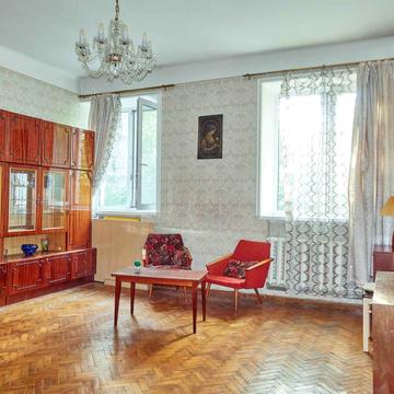 Братська вул., 4