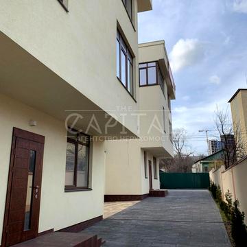 Товарна вул., 24