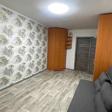 Варненська вул., 8