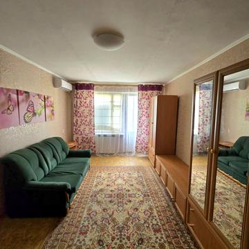 Космонавтів вул., 20