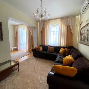 Іллі Мечникова вул., 18