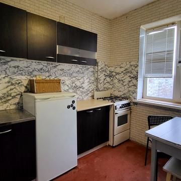 Червоної Калини просп. (Володимира Маяковського), 18