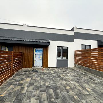 Весняна вул.