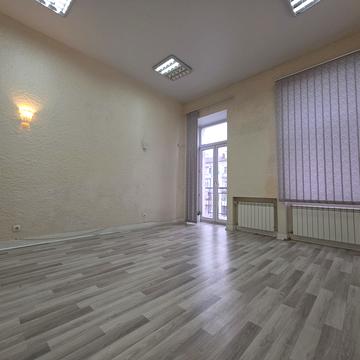 Велика Васильківська вул. (Червоноармійська), 63