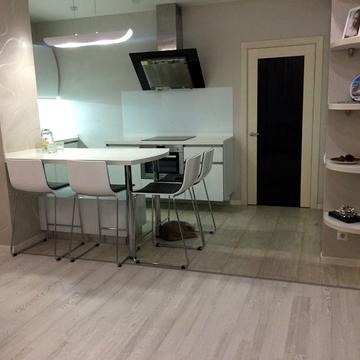 Полтавська вул., 10