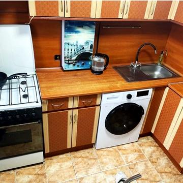 Всіхсвятська вул. (50 років СРСР), 6