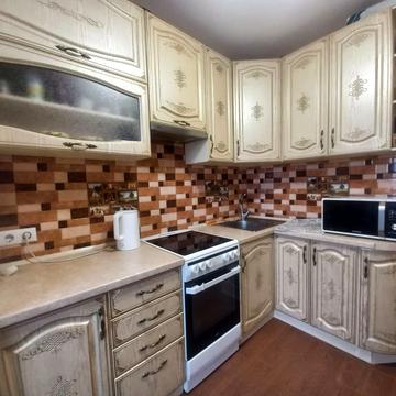 Студентська вул., 14