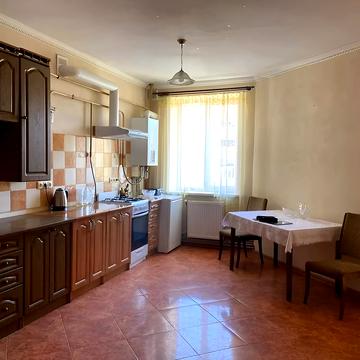 Хіміків вул., 21