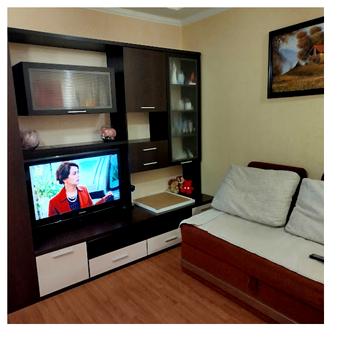 Набережний вїзд, 10