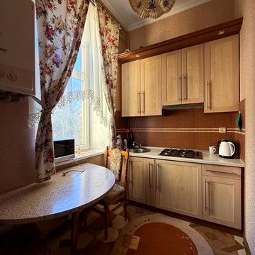 Євгена Коновальця вул., 16