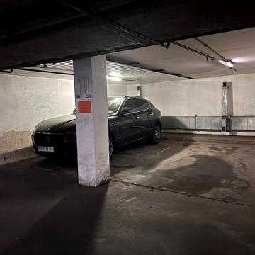 Володимира Івасюка просп. (Героїв Сталінграду), 8