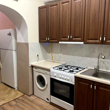 Степана Бандери вул. (), 89