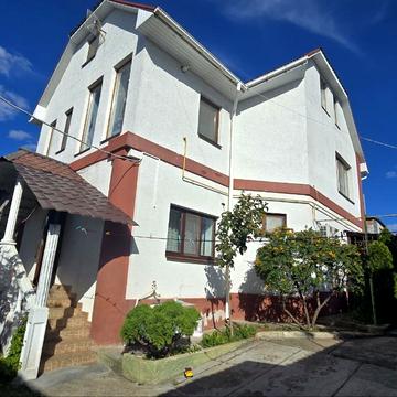 Каштанова вул., 27