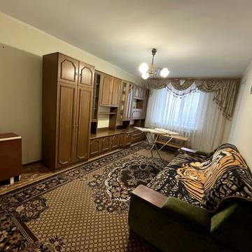 Незалежності бульв. (50 років Жовтня), 9