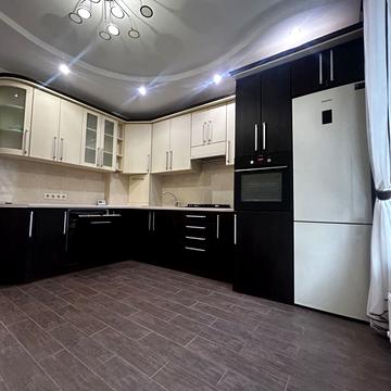 Героїв Небесної Сотні просп., 18/2