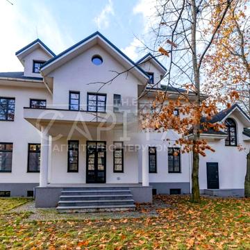 Михайла Чалого вул., 32А