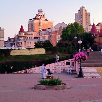 Володимира Івасюка просп. (Героїв Сталінграду), 8-А