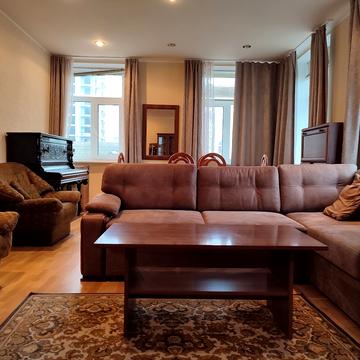 Пирогова вул., 2