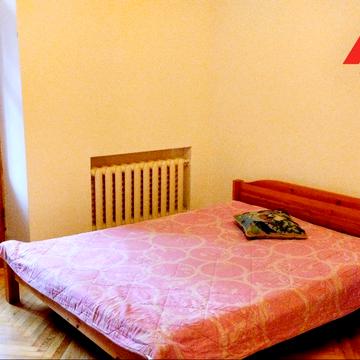 Межигірська вул., 30