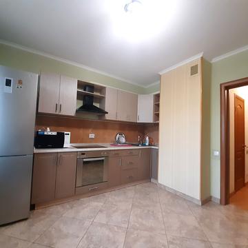 Миколи Лаврухіна вул., 14