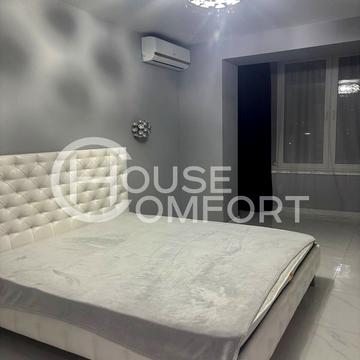 Гоголівська вул., 27