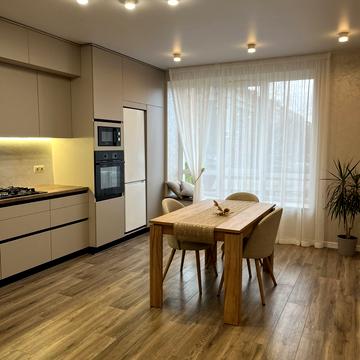 Старокостянтинівське шосе, 20/8